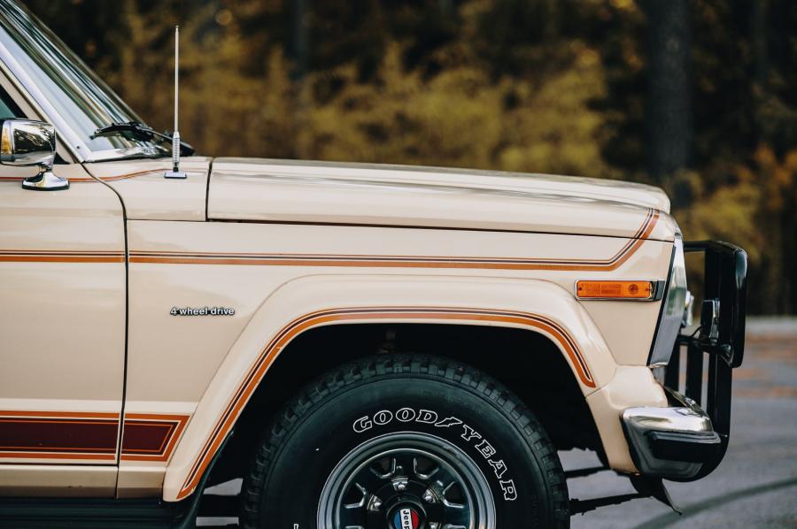 Детали экстерьера Jeep Cherokee Laredo (SJ) 1983 года  (фото 28 из 78)